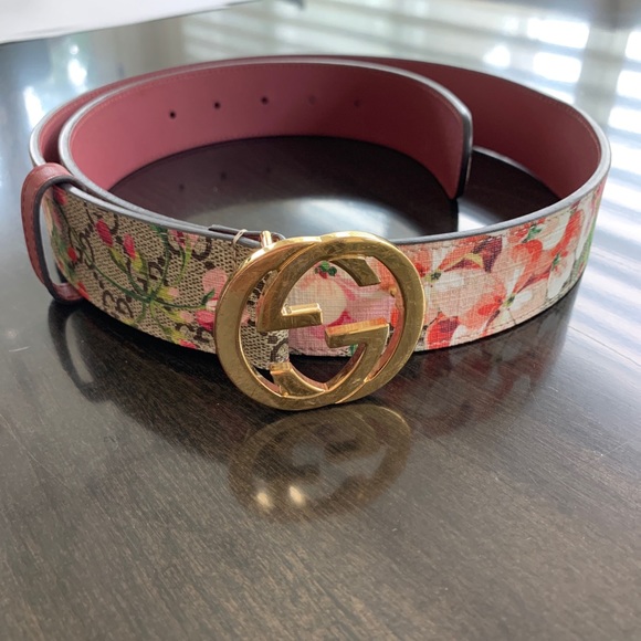 Gucci Accessories - GUCCI Blooms Print GG supreme belt 95/38